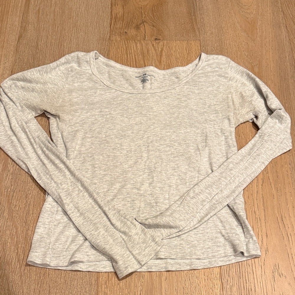 Brandy Melville Light Gray Long Sleeve Tee